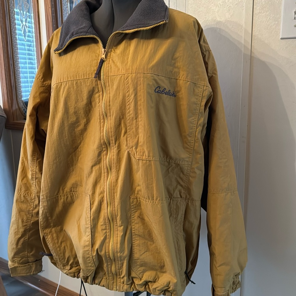 Cabelas men’s coat great condition!! Pre loved
